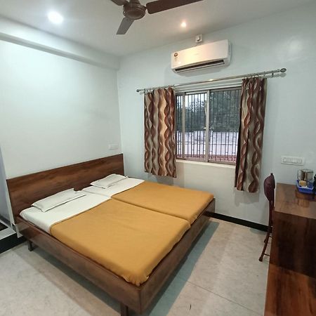 Hotel Parth Residency 戈尔哈布尔 外观 照片