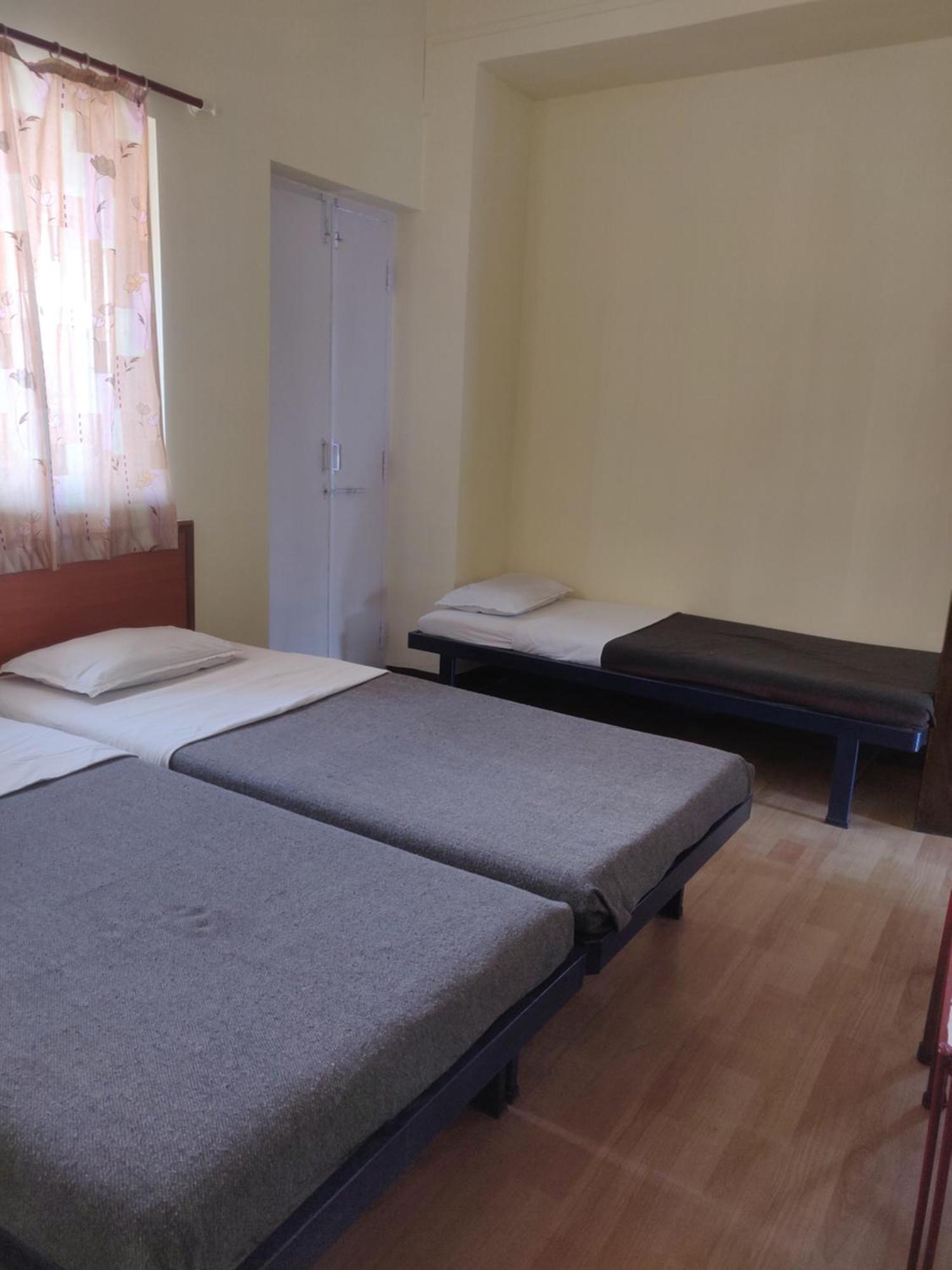 Hotel Parth Residency 戈尔哈布尔 外观 照片