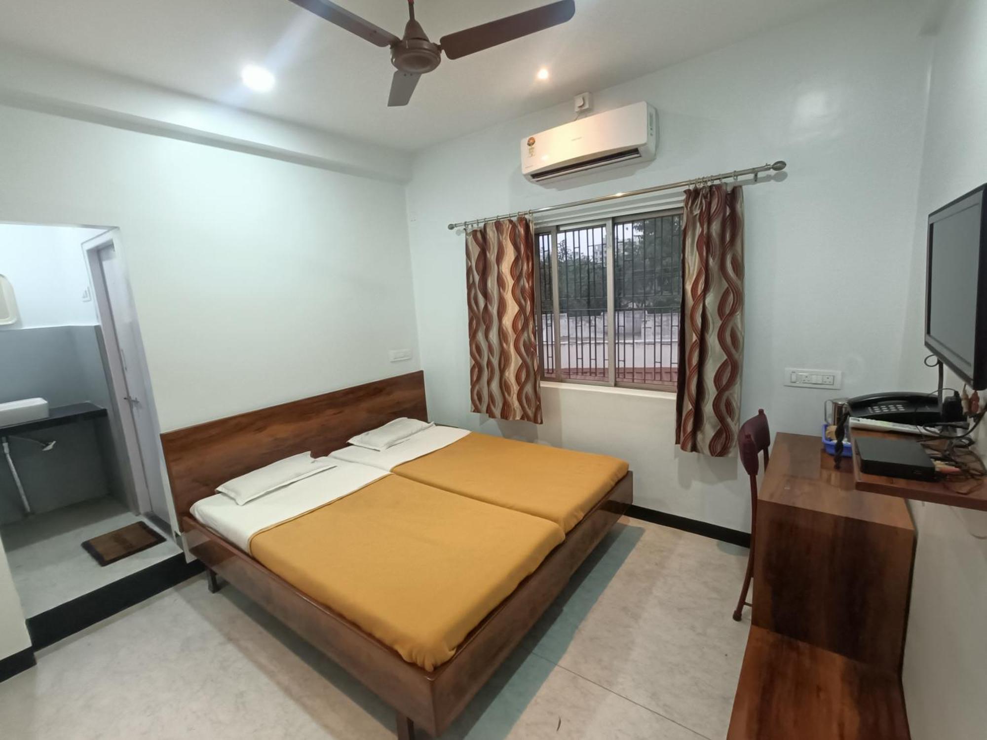 Hotel Parth Residency 戈尔哈布尔 外观 照片