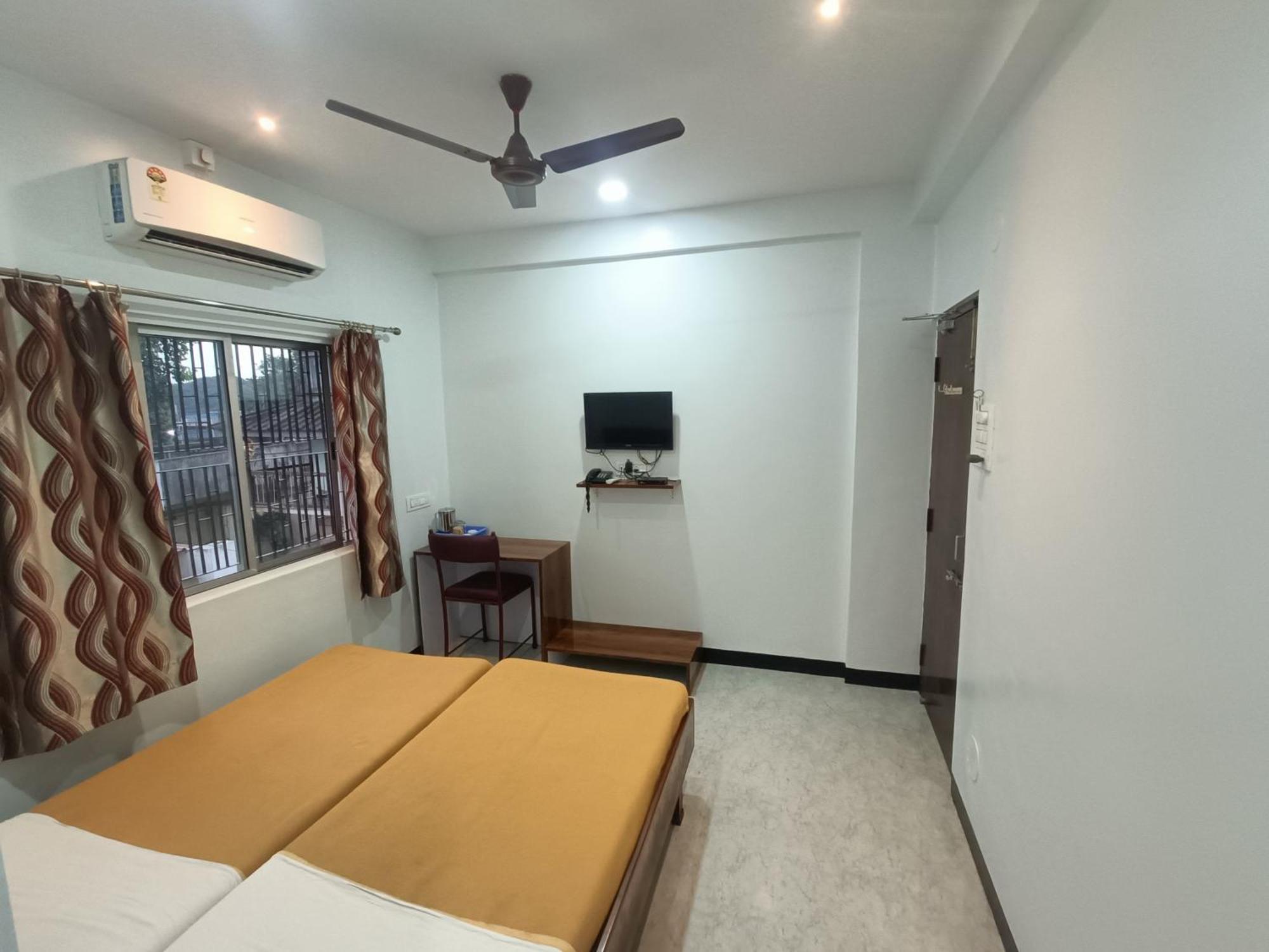 Hotel Parth Residency 戈尔哈布尔 外观 照片