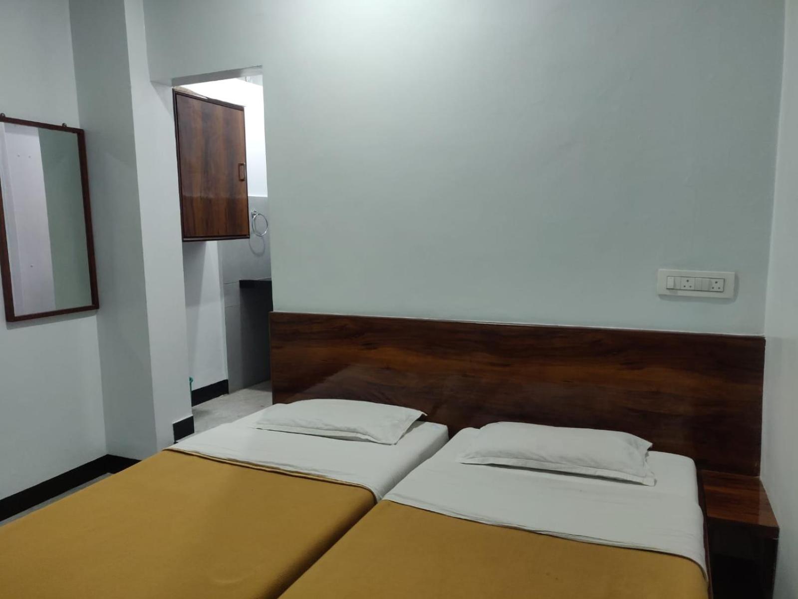 Hotel Parth Residency 戈尔哈布尔 外观 照片