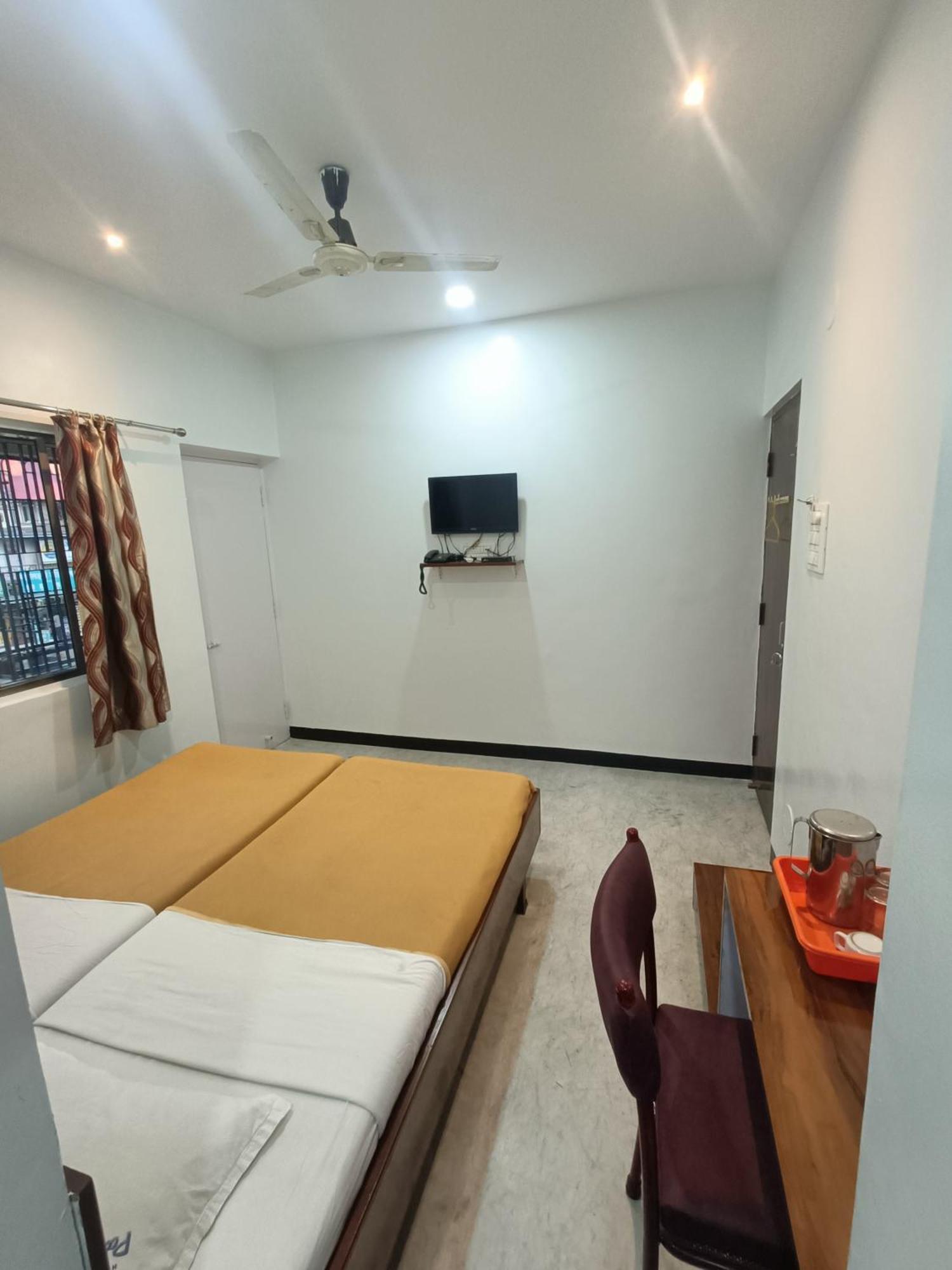 Hotel Parth Residency 戈尔哈布尔 外观 照片