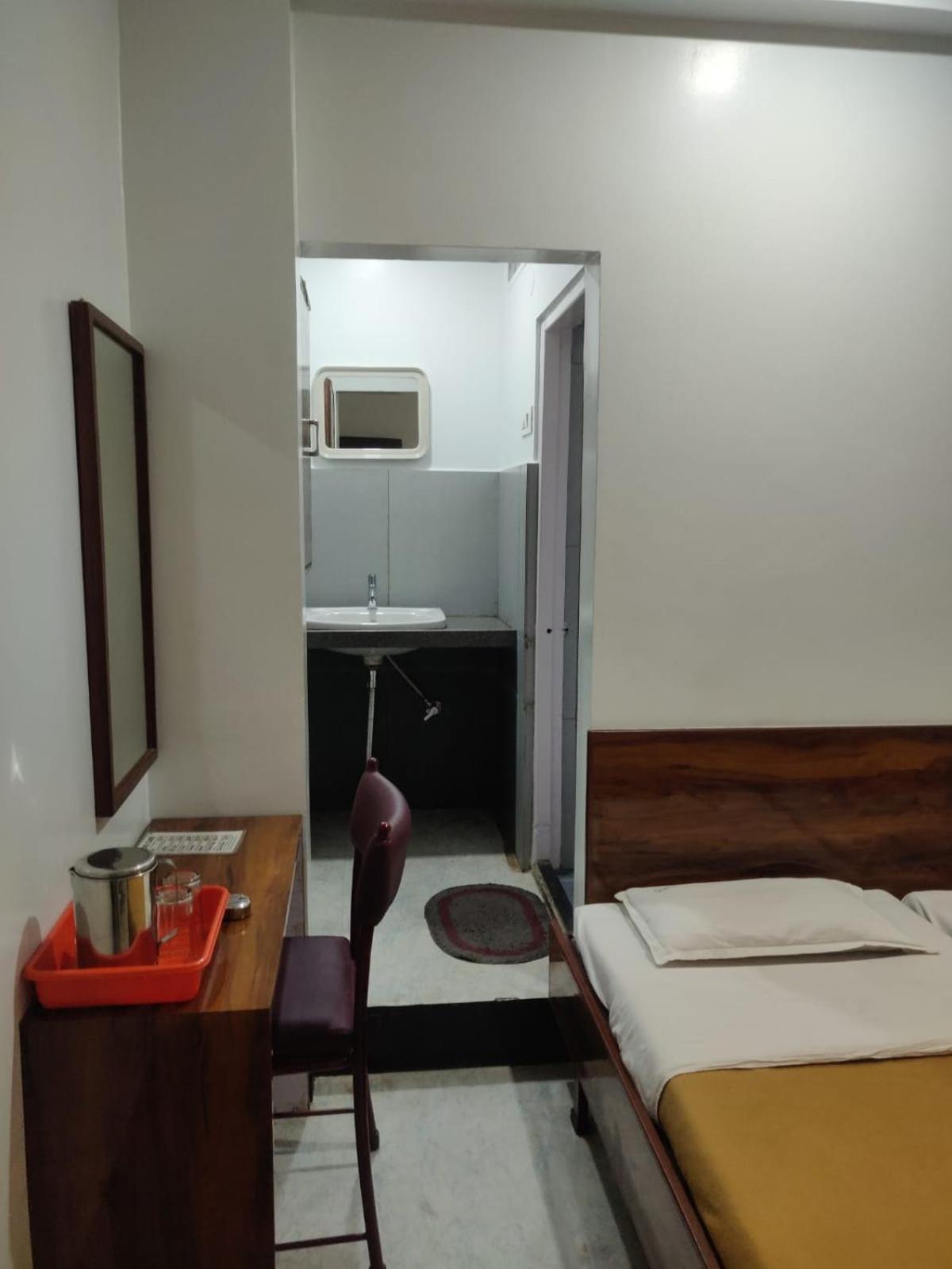 Hotel Parth Residency 戈尔哈布尔 外观 照片