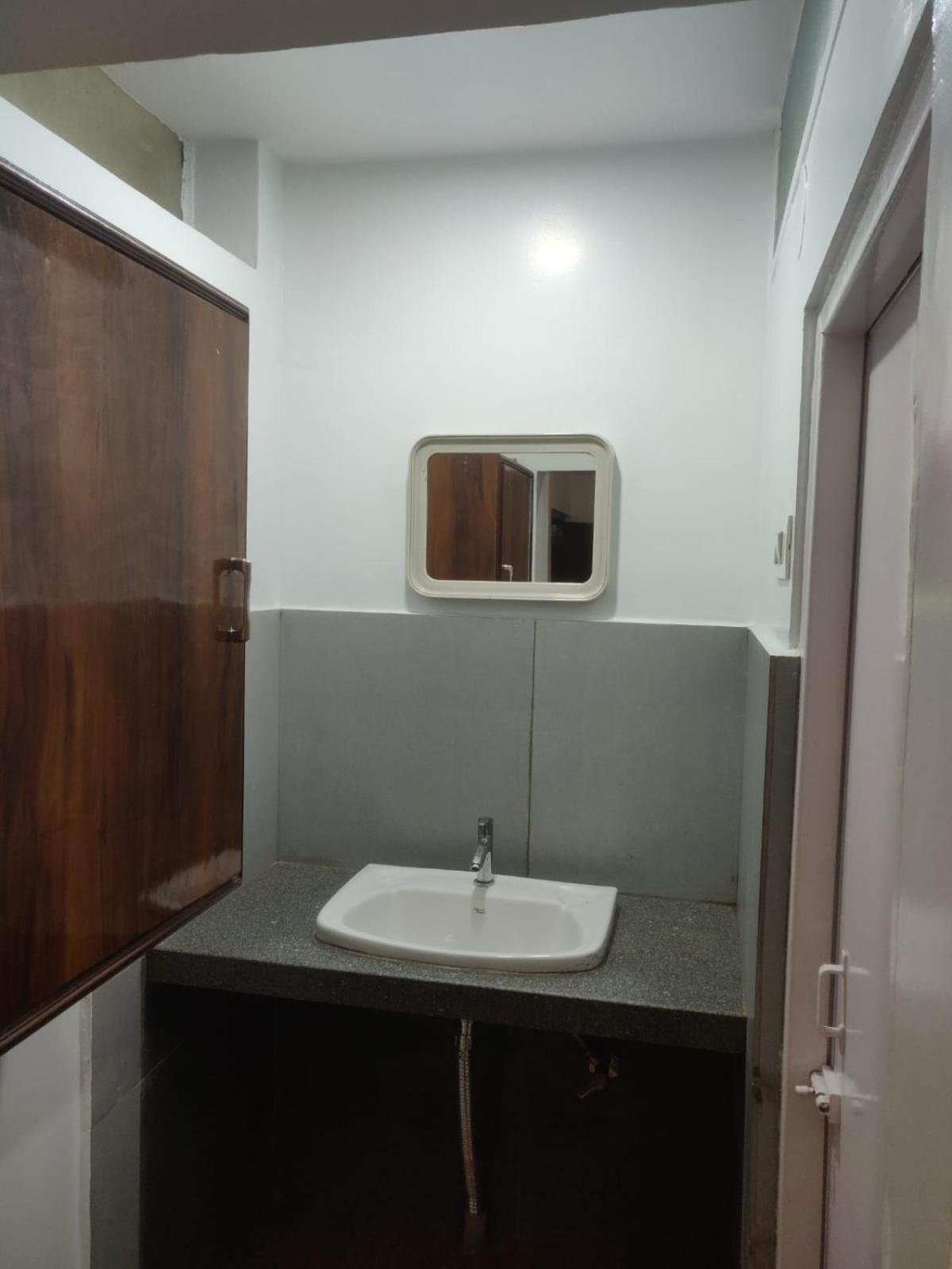 Hotel Parth Residency 戈尔哈布尔 外观 照片
